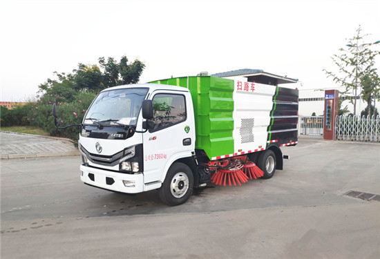 國(guó)六5.5方東風(fēng)多利卡掃路車(chē)