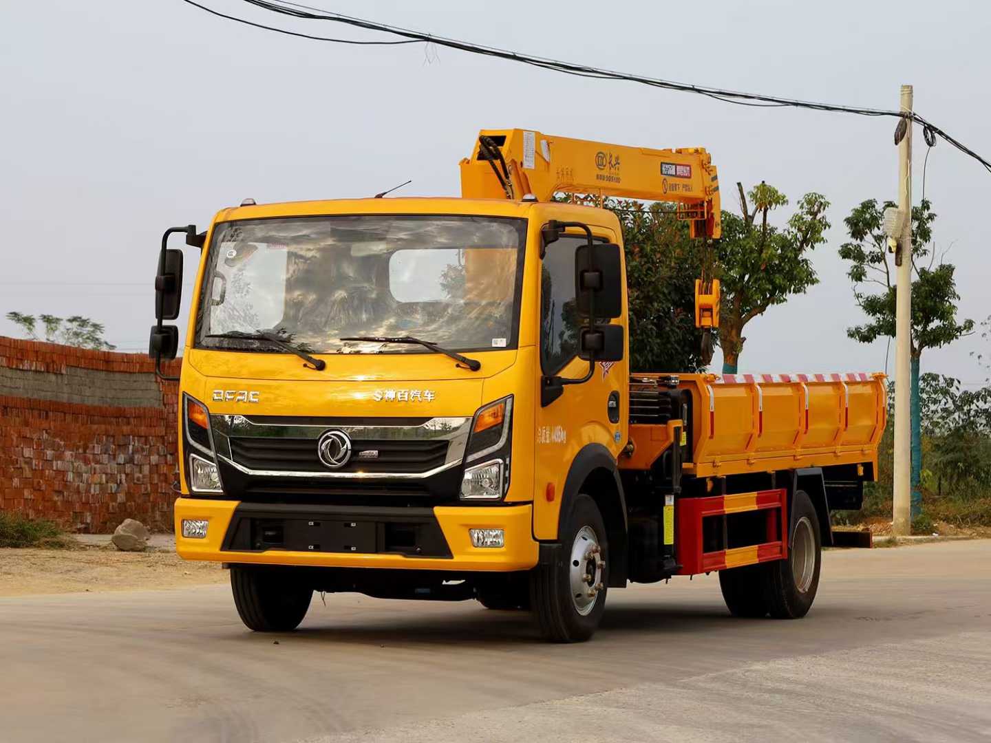 合法合規(guī)東風(fēng)多利卡D6重載版藍(lán)牌隨車(chē)吊特價(jià)來(lái)襲