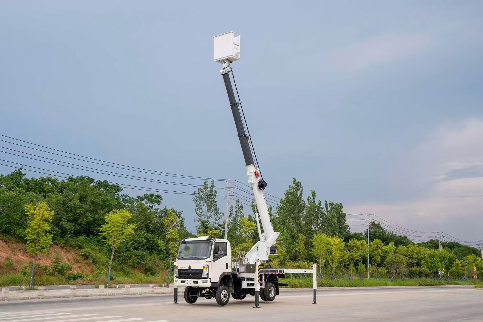 新購(gòu)的高空作業(yè)車(chē)應(yīng)該注意哪些事項(xiàng)？